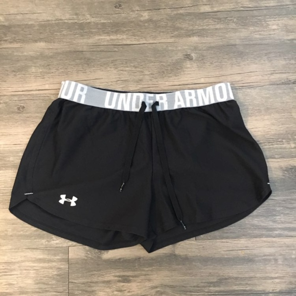SOLD‼️Under Armour Black Loose Shorts